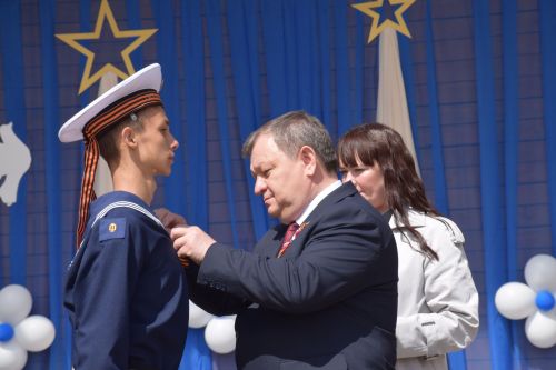 Юнармейцы Нурлата удостоились медалей за участие в Параде Победы