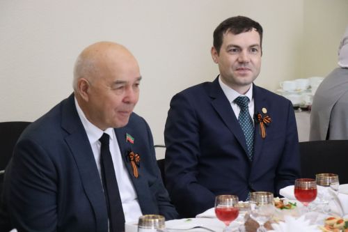Дамир Ишкинеев чествовал ветерана войны в День Победы