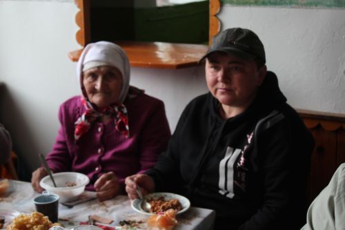 В День Победы Минталип Минеханов организовал праздничное чаепитие для жителей своего родного села Кривое Озеро