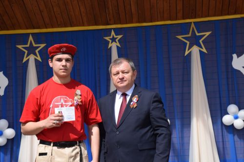 Юнармейцы Нурлата удостоились медалей за участие в Параде Победы