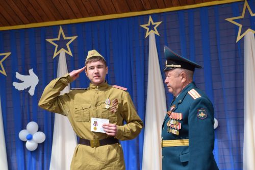Юнармейцы Нурлата удостоились медалей за участие в Параде Победы