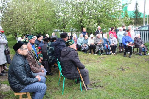 В День Победы Минталип Минеханов организовал праздничное чаепитие для жителей своего родного села Кривое Озеро