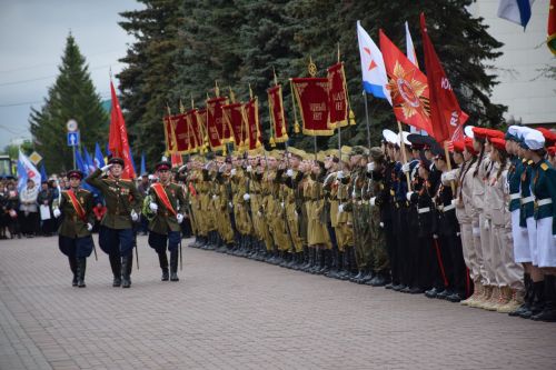 В Нурлате прошел парад Победы