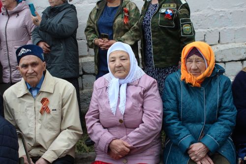 В День Победы Минталип Минеханов организовал праздничное чаепитие для жителей своего родного села Кривое Озеро
