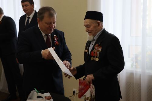 Дамир Ишкинеев чествовал ветерана войны в День Победы