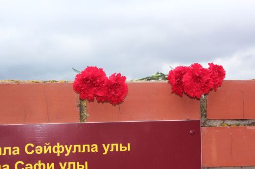 В День Победы Минталип Минеханов организовал праздничное чаепитие для жителей своего родного села Кривое Озеро