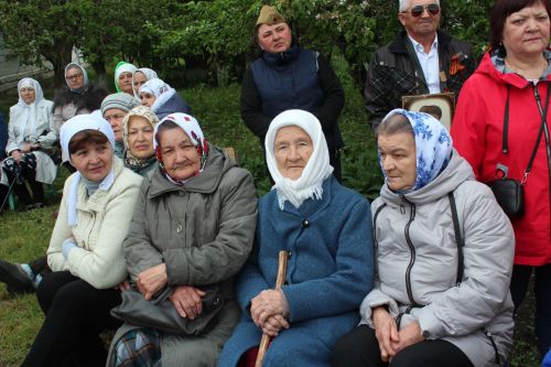 В День Победы Минталип Минеханов организовал праздничное чаепитие для жителей своего родного села Кривое Озеро