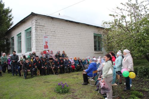 В День Победы Минталип Минеханов организовал праздничное чаепитие для жителей своего родного села Кривое Озеро