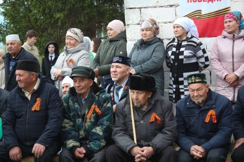 В День Победы Минталип Минеханов организовал праздничное чаепитие для жителей своего родного села Кривое Озеро