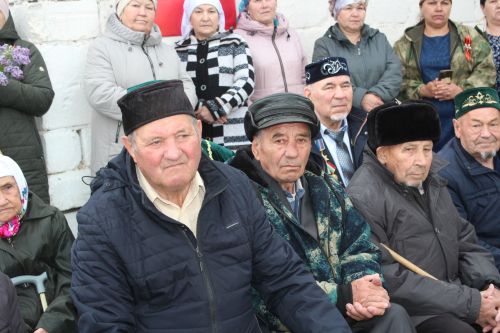 В День Победы Минталип Минеханов организовал праздничное чаепитие для жителей своего родного села Кривое Озеро
