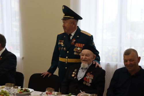 Дамир Ишкинеев чествовал ветерана войны в День Победы
