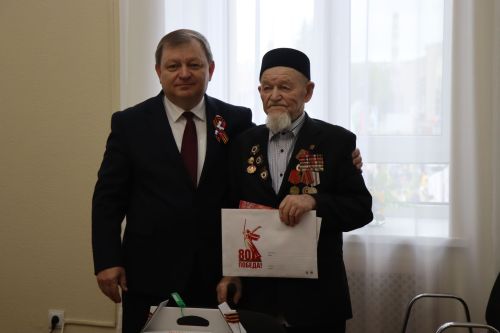 Дамир Ишкинеев чествовал ветерана войны в День Победы