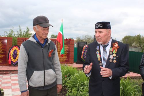 В День Победы Минталип Минеханов организовал праздничное чаепитие для жителей своего родного села Кривое Озеро