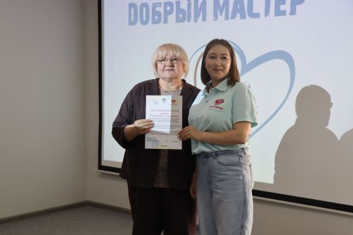 Дамир Ишкинеев купил сувениры на инклюзивной ярмарке