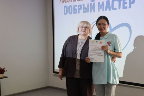 Дамир Ишкинеев купил сувениры на инклюзивной ярмарке