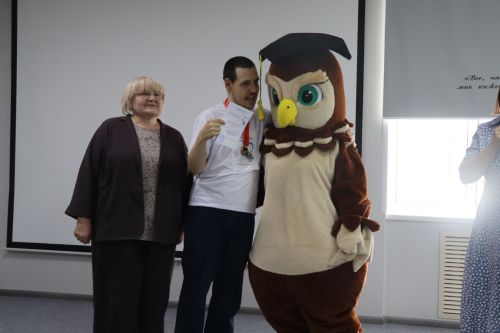Дамир Ишкинеев купил сувениры на инклюзивной ярмарке