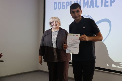 Дамир Ишкинеев купил сувениры на инклюзивной ярмарке