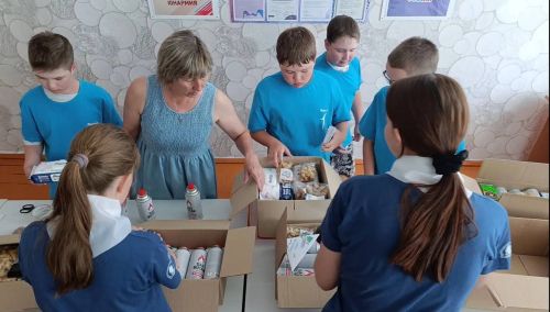 Егоркинские школьники собрали гуманитарную посылку для участников СВО