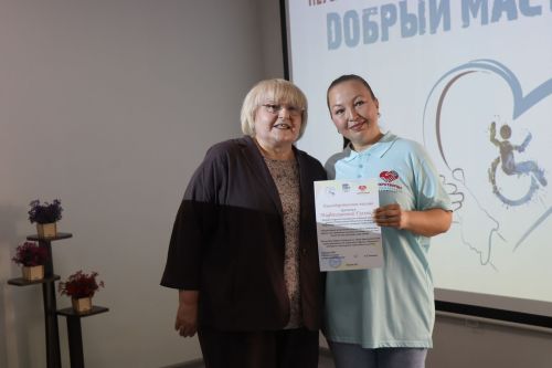 Дамир Ишкинеев купил сувениры на инклюзивной ярмарке