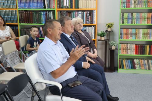 Дамир Ишкинеев купил сувениры на инклюзивной ярмарке