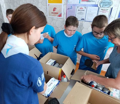 Егоркинские школьники собрали гуманитарную посылку для участников СВО