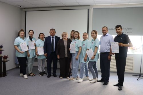 Дамир Ишкинеев купил сувениры на инклюзивной ярмарке