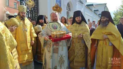 В Казань доставили мощи Патриарха Тихона: верующие смогут поклониться святыне