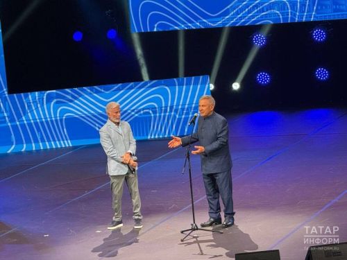 Рустам Минниханов вручил Олегу Газманову орден «Дуслык» на финале конкурса «Родники.Дети»