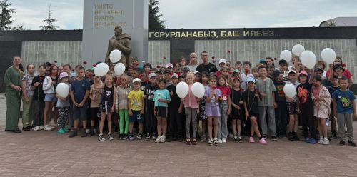 Ученики школы №1 Нурлата почтили память героев в преддверии Дня памяти и скорби