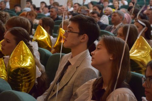 В Нурлате чествовали лучших выпускников района