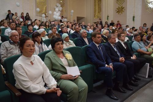 В Нурлате чествовали лучших выпускников района