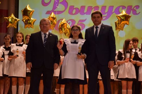 В Нурлате чествовали лучших выпускников района