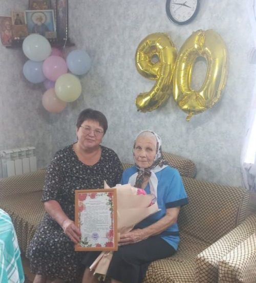 Жительницу Нурлата поздравили с 90-летием