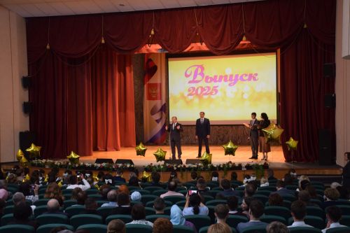 В Нурлате чествовали лучших выпускников района