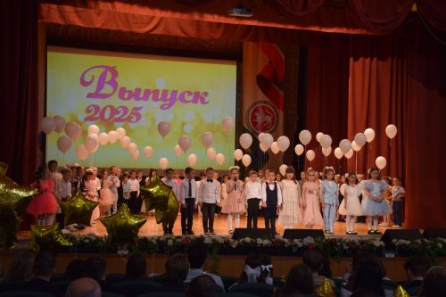 В Нурлате чествовали лучших выпускников района