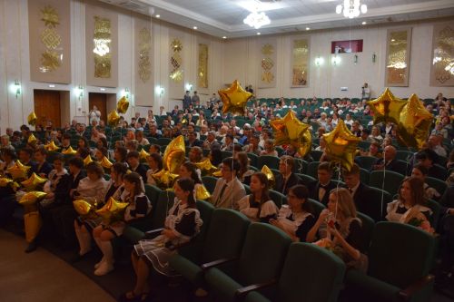 В Нурлате чествовали лучших выпускников района
