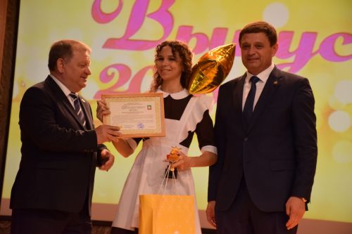 В Нурлате чествовали лучших выпускников района