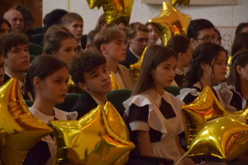 В Нурлате чествовали лучших выпускников района