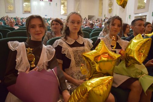 В Нурлате чествовали лучших выпускников района