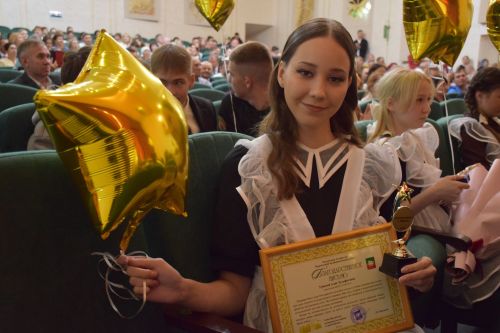 В Нурлате чествовали лучших выпускников района