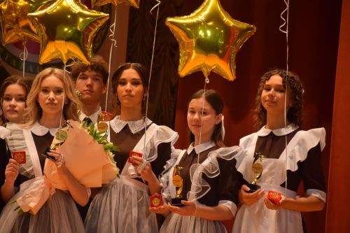 В Нурлате чествовали лучших выпускников района
