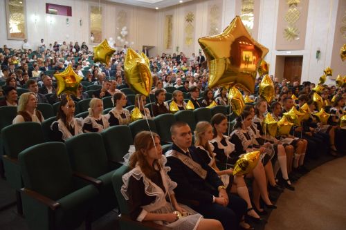 В Нурлате чествовали лучших выпускников района