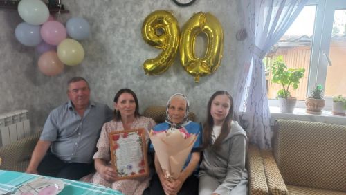 Жительницу Нурлата поздравили с 90-летием