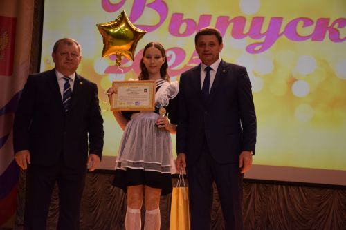 В Нурлате чествовали лучших выпускников района