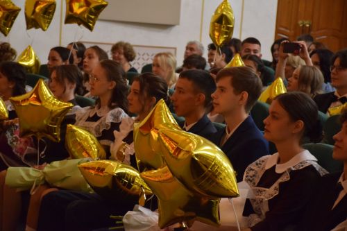 В Нурлате чествовали лучших выпускников района