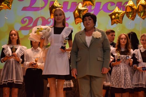 В Нурлате чествовали лучших выпускников района