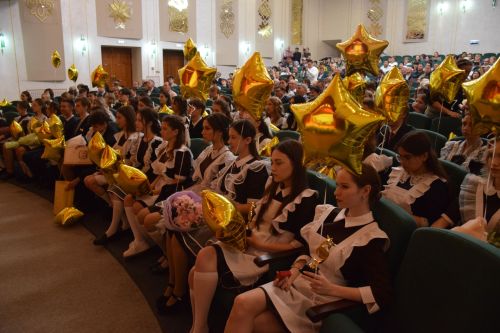В Нурлате чествовали лучших выпускников района