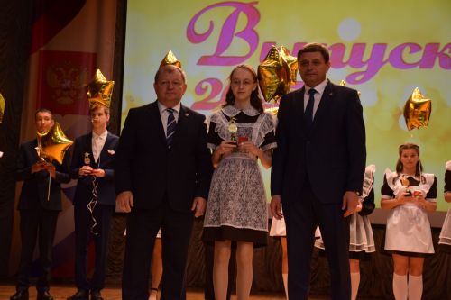 В Нурлате чествовали лучших выпускников района