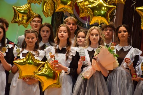 В Нурлате чествовали лучших выпускников района