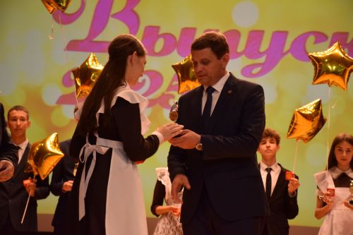 В Нурлате чествовали лучших выпускников района